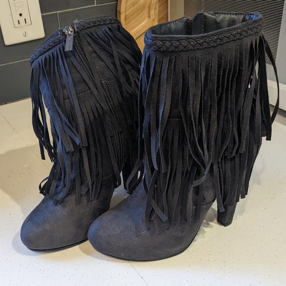 Breckelles 5in dark grey fringe boots